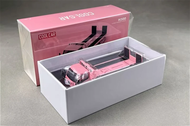 

Коллекционная модель автомобиля Cool Car 1:64 H300 Flatbed Transport Trailer Pink Pig Diecast