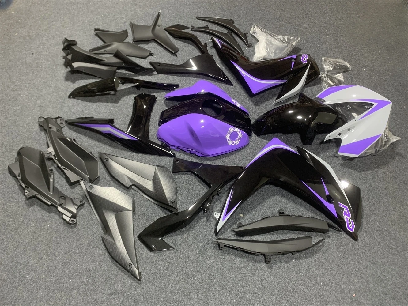 The motorcycle fairing is suitable for R25 15 16 17 18 R3 2015 2016 2017 2018 body fairing black purple motorcycle shell