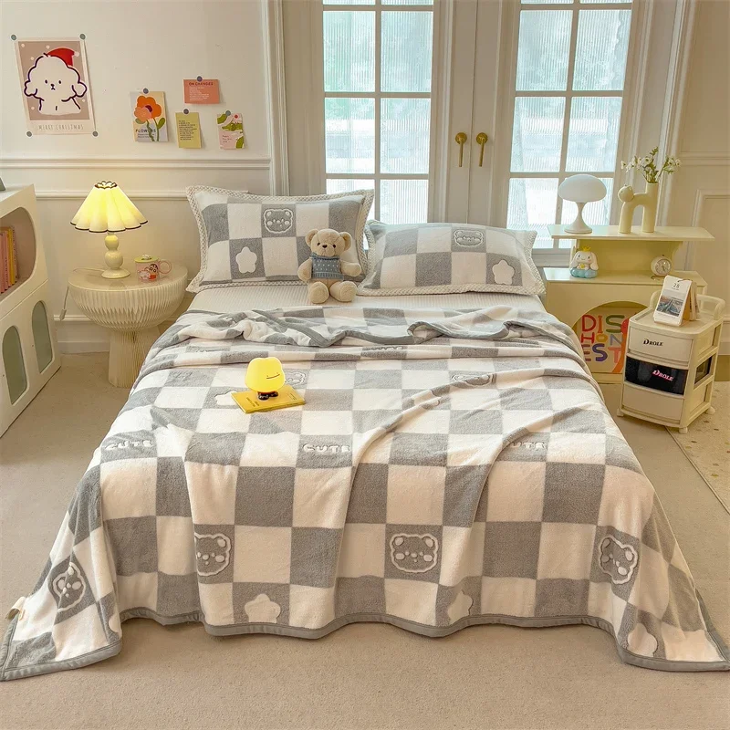 Cute Checkered Bear Blanket Luxury Warm Lightweight Durable Bed Blankets Comfy Plush Flannel Blanket for Home Bed Couch Sofa