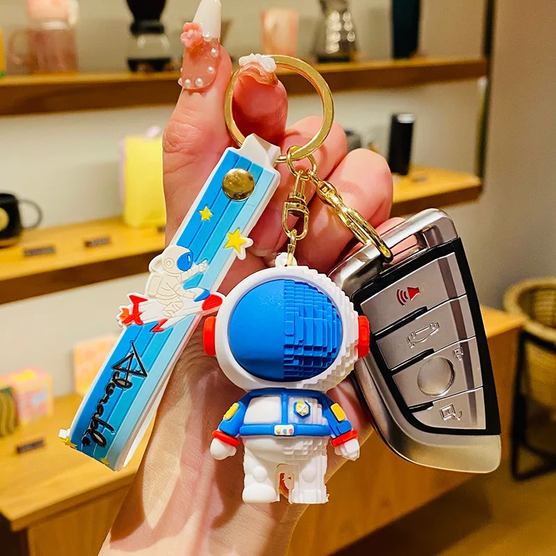 New Fashion Handmade Colorful 3D Astronaut Space Robot Spaceman Car Keychain Keyring Pendant Gift for Girl Women