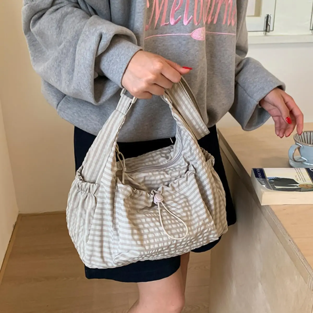 

Женская клетчатая сумка на плечо, модная нейлоновая плиссированная сумка через плечо с завязками, корейская большая вместительная сумка-саквояж