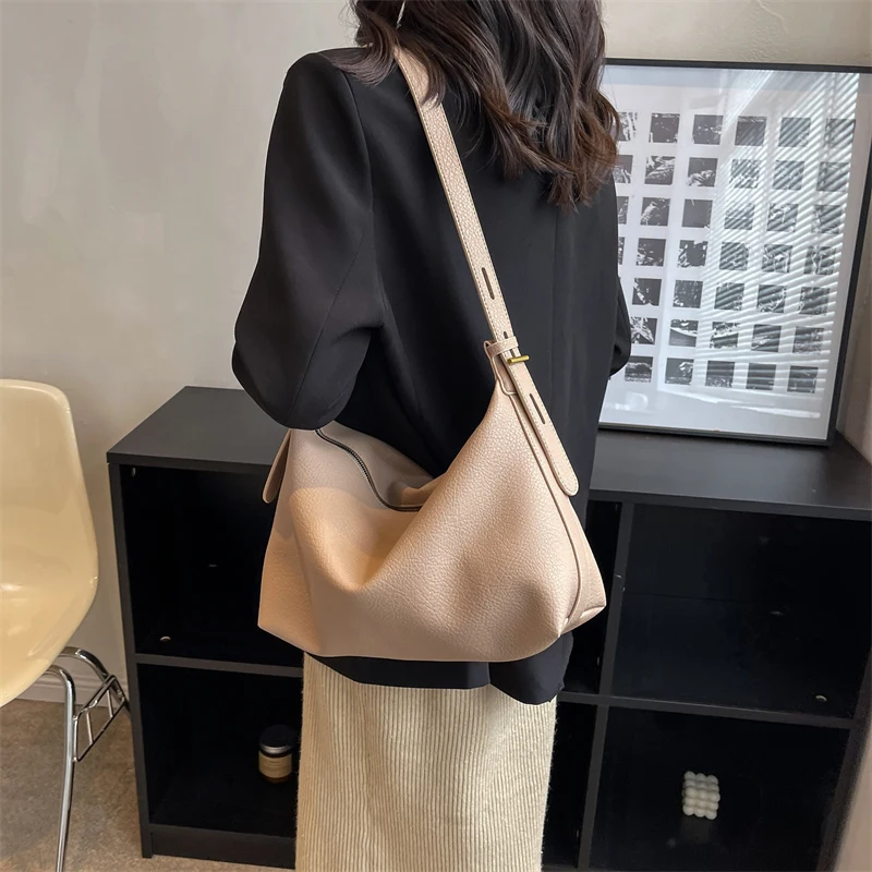 Ladies Casual Shoulder Bags Solid Color Leather Soft Fabric Shoulder Bags Casual Ladies Bags Zip Ladies Messenger Bags