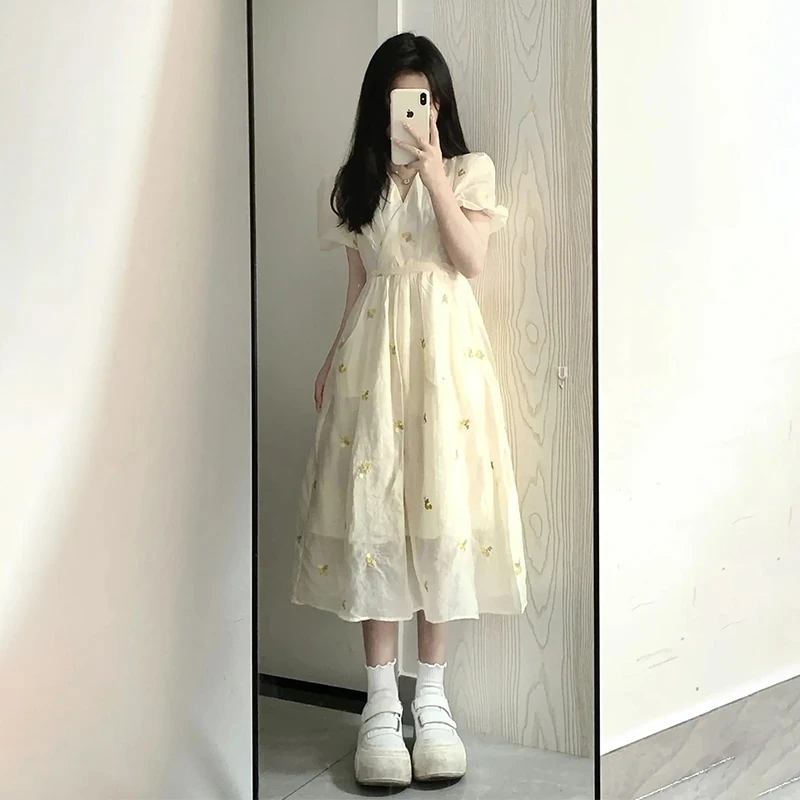 

Fashion Women's Puff Sleeve DressEmbroidery Floral Print V Neck Short SleeveFemale Dresses New Tide