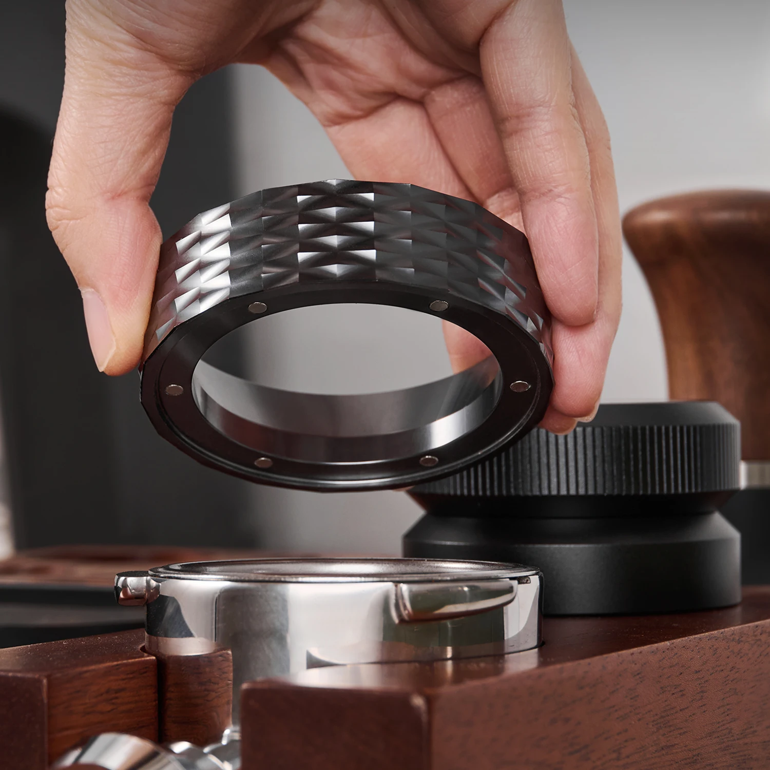 

Coffee Dosing Ring 51mm 53mm 58mm Espresso Dosing Funnel Magnetic Design Aluminium Alloy Portafilter Dosing Ring