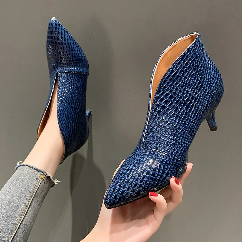 

2025 Autumn New Pointed Toe V-mouth Patent Leather Ankle Boots Women's Stiletto Snakeskin Pattern Boots Are Thin Leather Boots