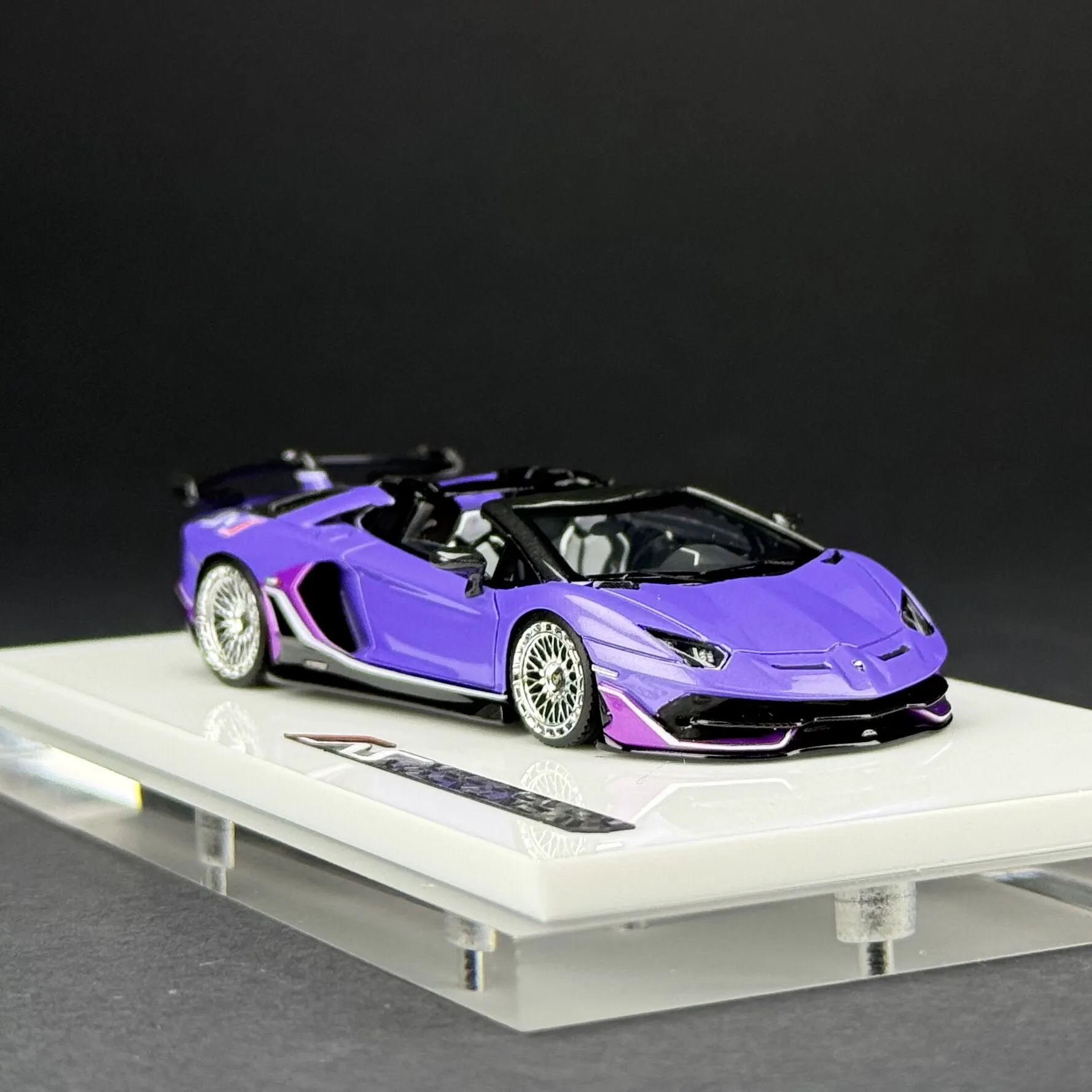 TARDIS 1:64 Aventador SVJ Roadster Resin Car Static Die Cast