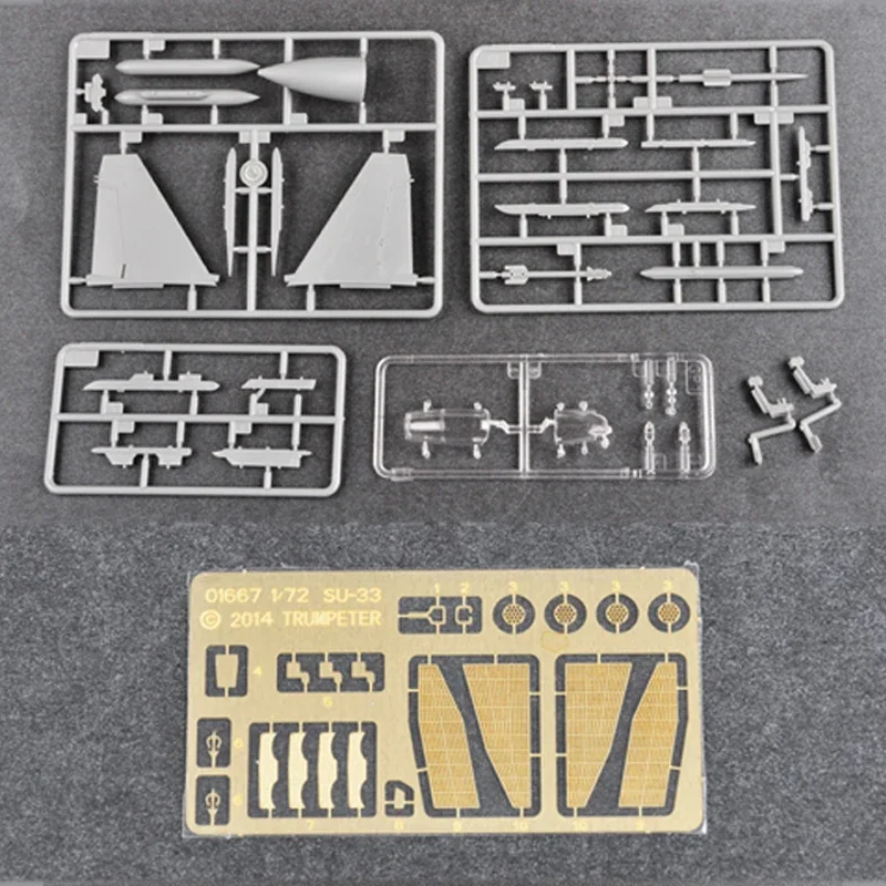 Trompetista 01667 russo Su-33 flanco d 1/72 kit de modelo de escala de montagem militar brinquedo diy, para coleção presente de aniversário