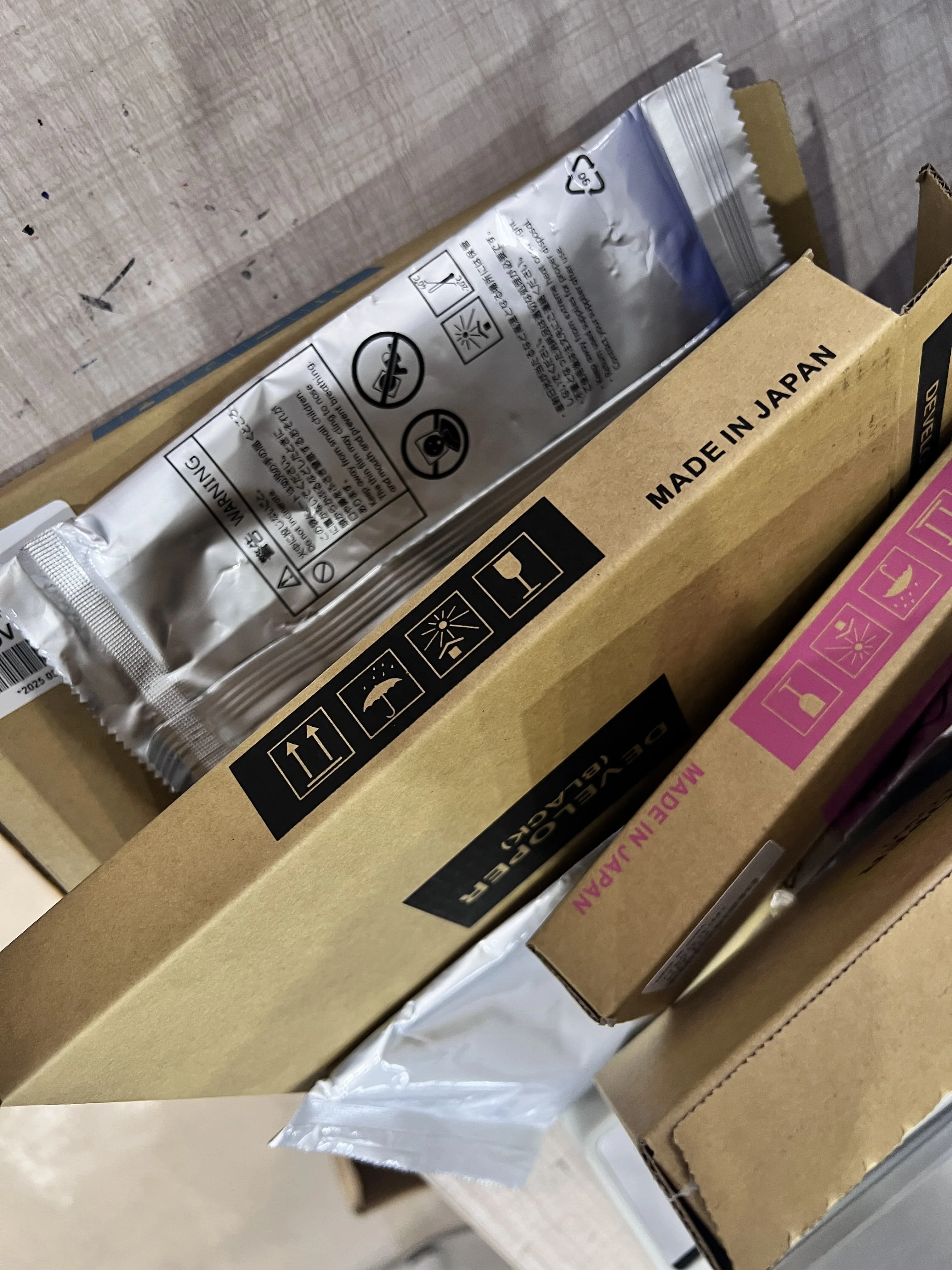 

1pcs Developer Powder KCMY For Xerox DC240 242 C75 J75 C70 C60 500 7550 6500 550 5065 7600 700 550 560 5580 6680 7780 6550 C7550