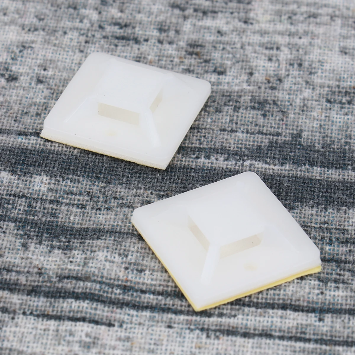 

500 PCS Nylon Cable Ties Fixing Seat Plate Holder Base Adhesive Wire Mounts Saddle Holders White