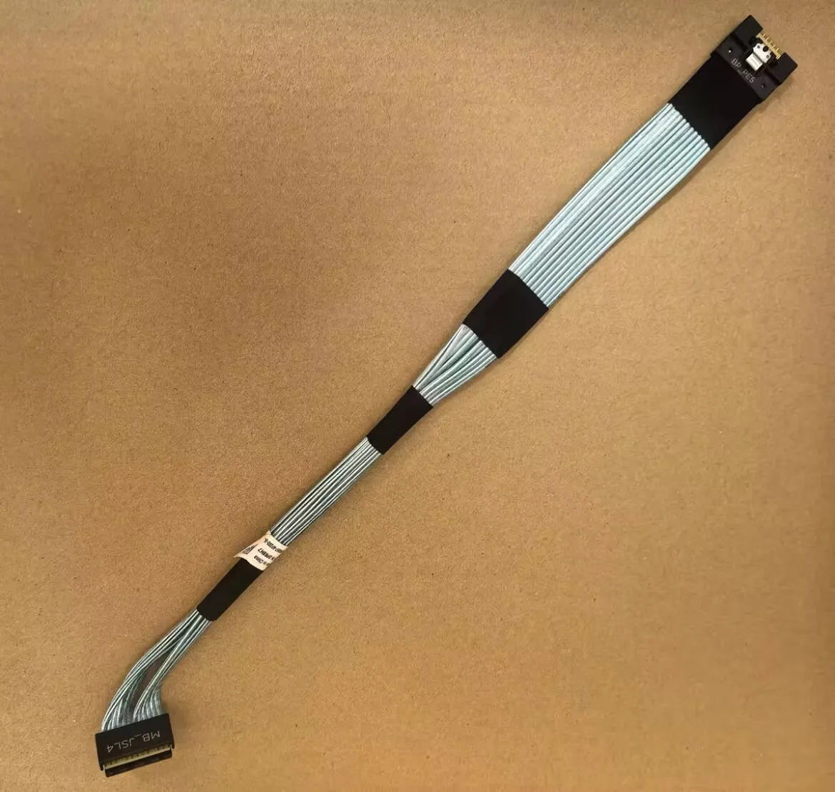 

PR8H7 для кабеля SAS Dell R6525 10x2,5 SFF-8484