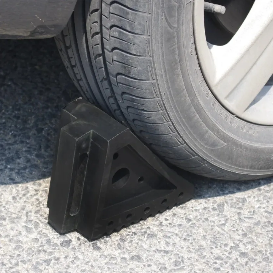 Super Strong Solid Rubber Wheel Chock, Oil and Salt Resistant, Suitable for All Weather Conditions