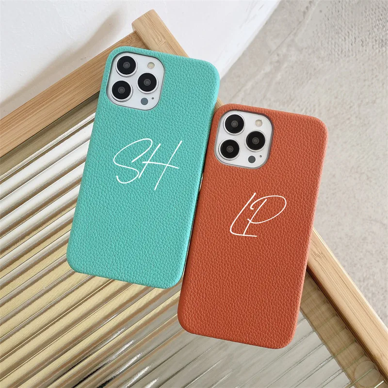 حافظة جلدية بحروف أولية تحمل اسم شخصي لهاتف آيفون 11 12 16 13 15Pro Max XS XR 14 15Plus غطاء صلب فاخر من البولي يوريثان