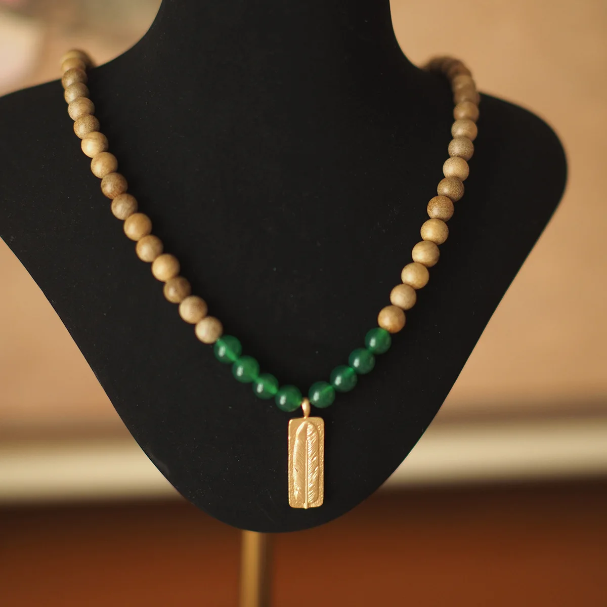 

Vintage Design Natural Green Onyx & Sandalwood Necklace - Sweater Chain
