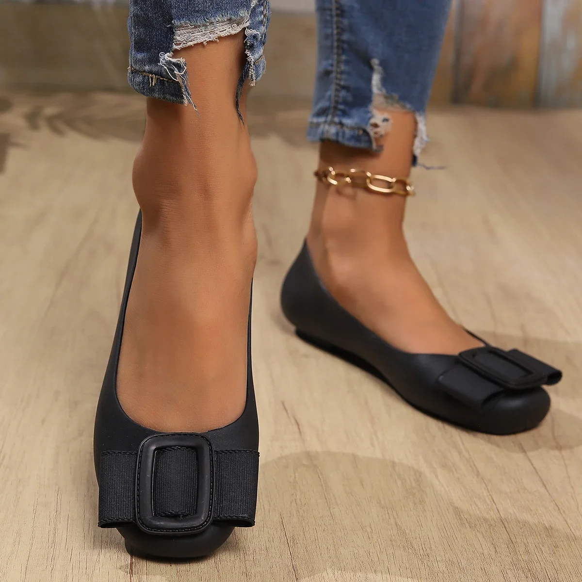 

2025 женские сандалии, однотонные пляжные повседневные сандалии из ПВХ с круглой головкой и квадратной пряжкой, модные пляжные повседневные сандалии на плоской подошве