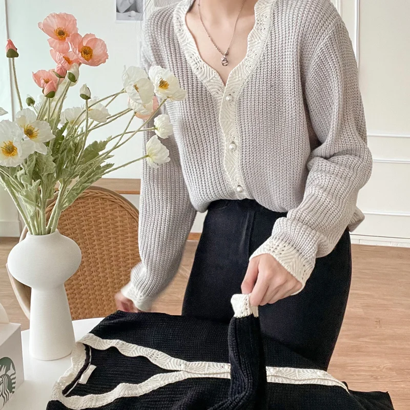 

Women's Autumn and Winter Chic Gentle Wind Temperament V-neck Versatile Sweaters Fashion New Style Salt System Knitted Cardigan