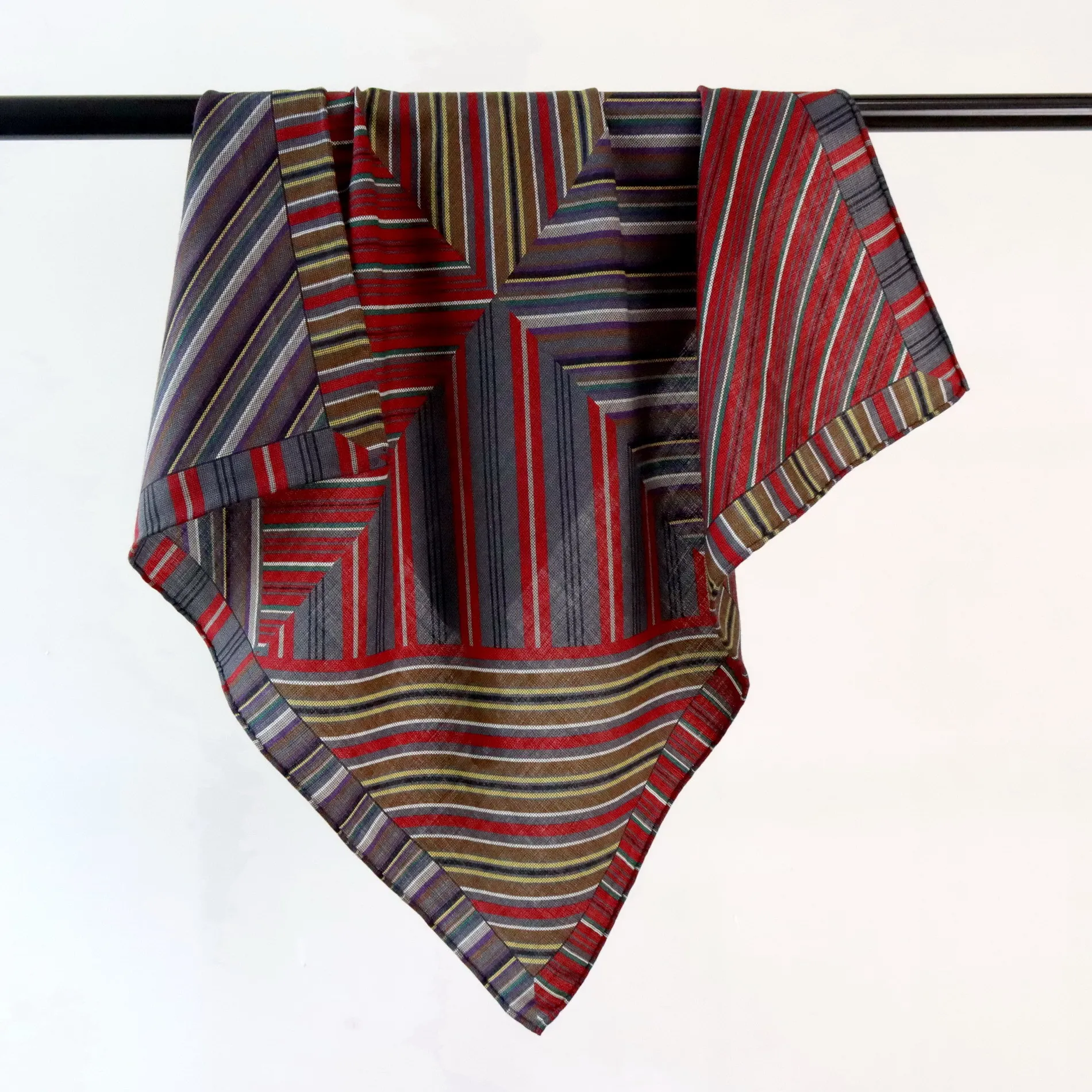 

Шаль-платок квадратная 70 см, двусторонняя, с контрастными цветами, из 30% шелка и 70% шерсти, универсальная, из ткани тутового шелкопряда, с принтом, может использоваться как бандана