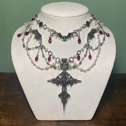 महिलाओं के लिए गॉथ हैलोवीन नेकलेस, बैट क्रॉस हार्ट रेड क्रिस्टल पेंडेंट, स्टैकिंग चेन डार्क पार्टी ज्वेलरी, डेली वियर और सरप्राइज गिफ्ट 10 best sales हार का ढेर - №2
