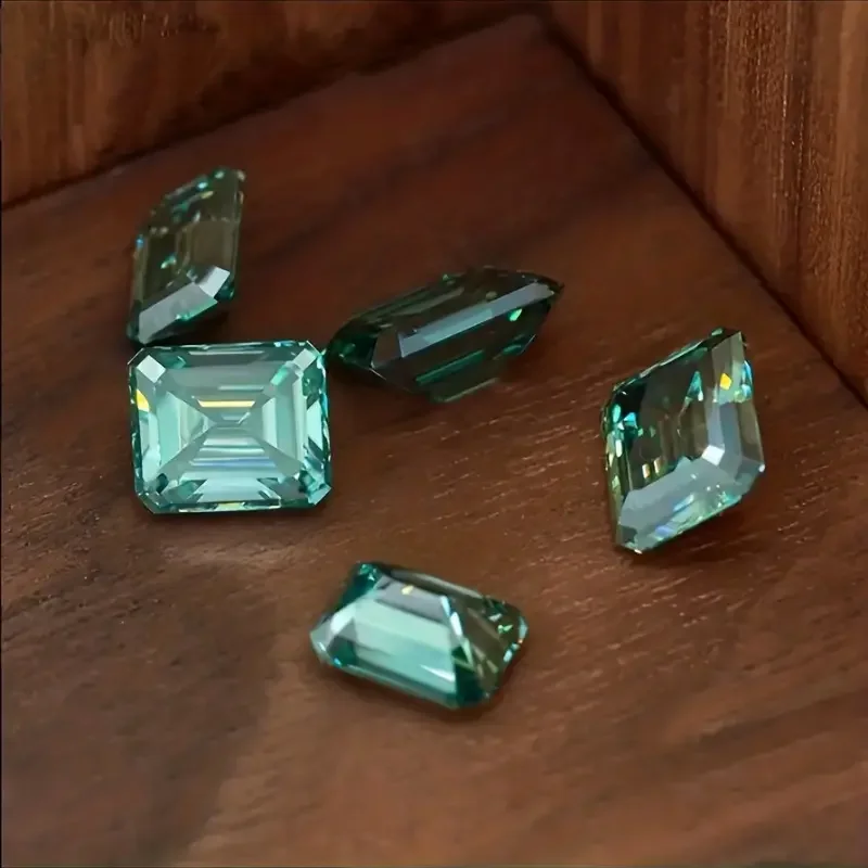 สร้อยคอต่างหูเพชรโมอิสสีเขียวมรกตขนาด5x7มม. 1กะรัต