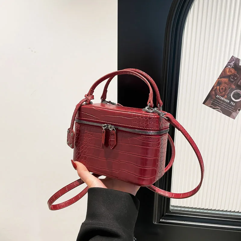 

Retro Women's Handbag 2025 Summer New High-end Texture Leather Shoulder Bag Fashionable Exquisite Square Crossbody Pu Bag