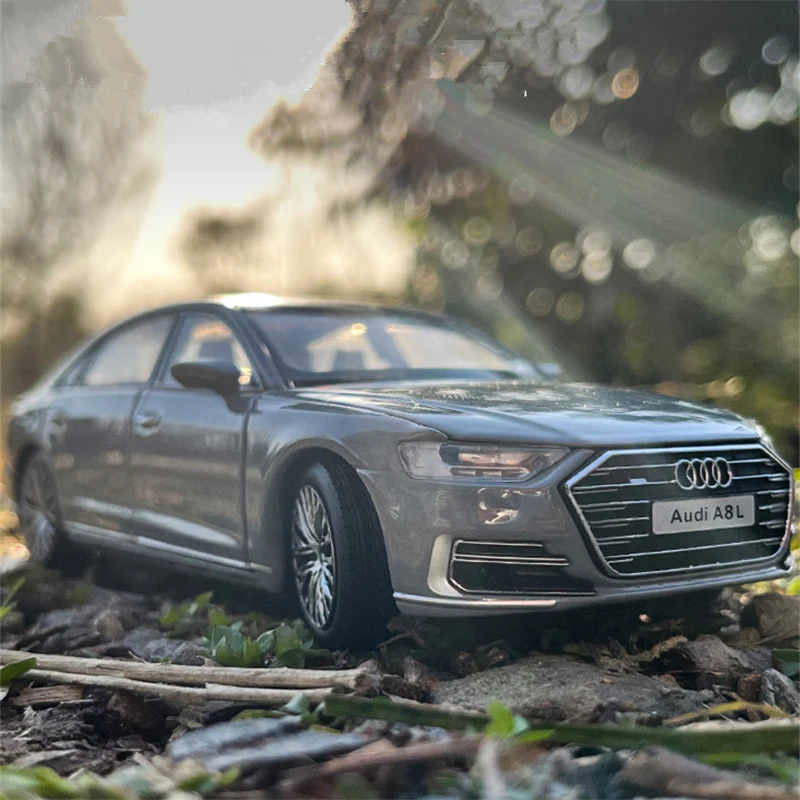 New 1:32 AUDI A8 Alloy Car Model Diecasts Metal Toy Vehicles Car Model High Simulation Sound and Light Collection Childrens Gift