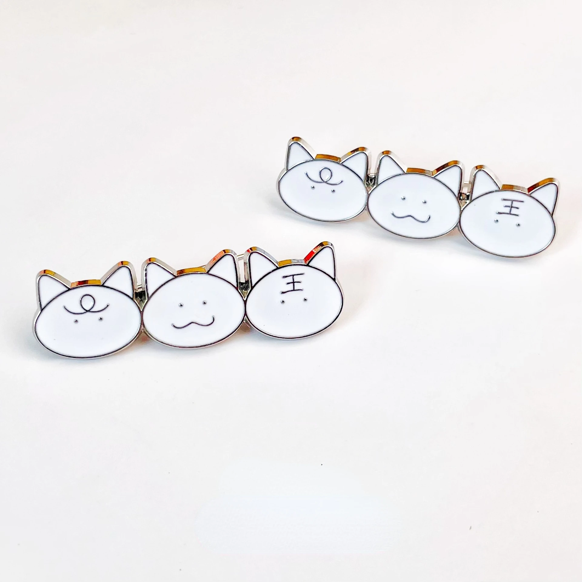 Anime Game Love and Deepspace Sylus Cosplay Brooch Cartoon Cute Metal Cat Badge Lapel Pin