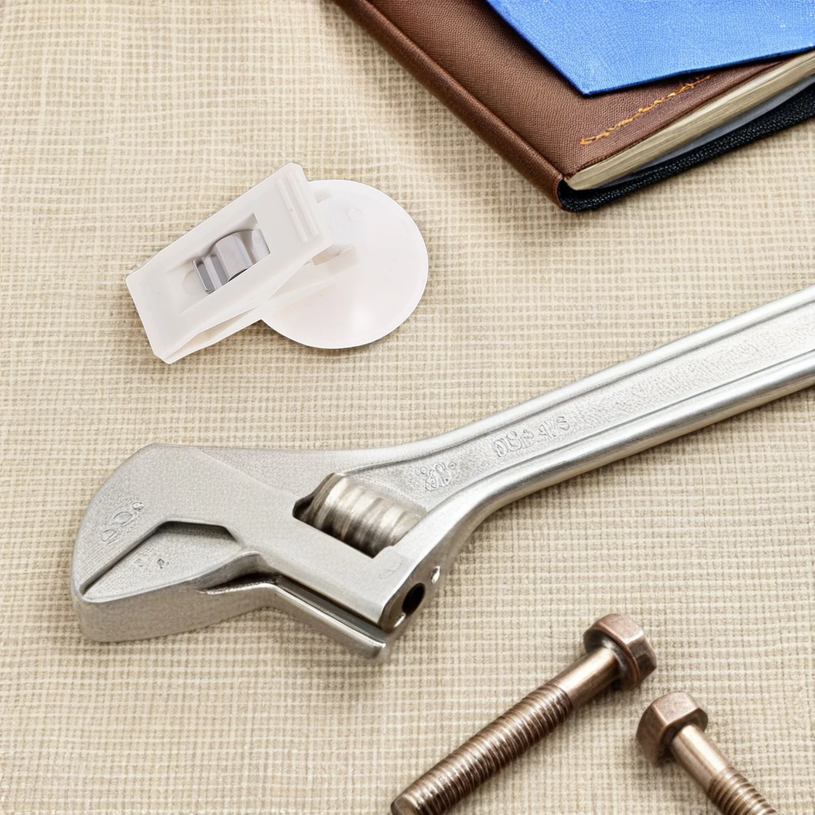 

6 pcs Multi Purpose Suction Cup Clamps Strong Hold For Car Sunshade Ticket Organizer Refrigerator Message Clip Paper Sorting