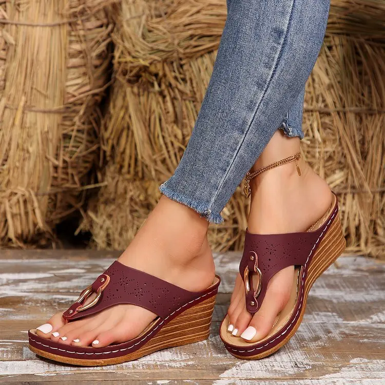 

2025 модные босоножки на танкетке с застежкой на носок, большие размеры, женские повседневные удобные тапочки на толстой подошве, уличные нескользящие шлепанцы