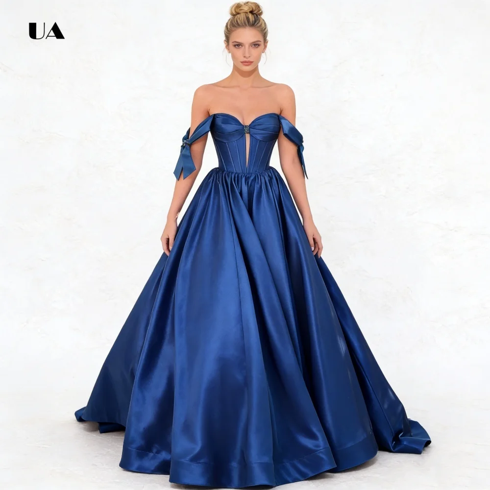 ชุดราตรีออกงานแบบเปิดไหล่สุดโรแมนติกประดับด้วยคริสตัล  ชุดบอลกาวน์ผ้าซาตินเนื้อแน่นคอวี  ชุดราตรีงานเลี้ยงสุดคลาสสิกแบบสั่งตัด