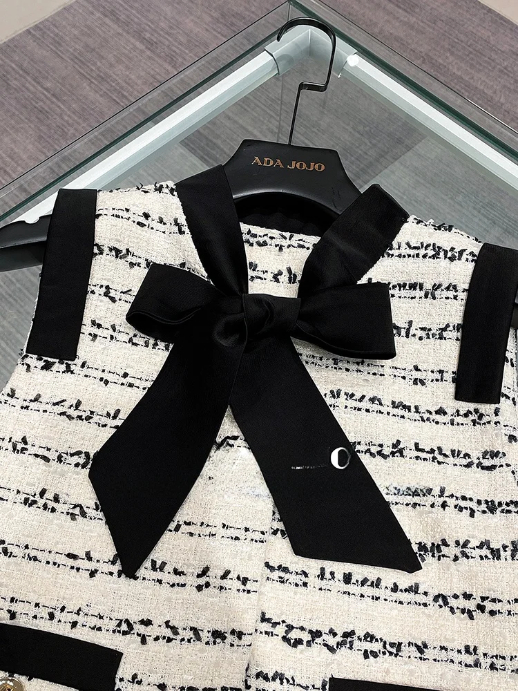 

High-End Women's Faion Set with Vest Top And Skirt Knot Stripe Svel + f-length Clothing Woolen Material