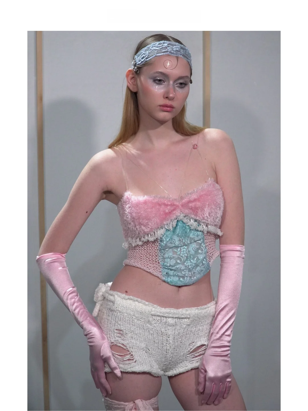 

JUEJUEWORKS Hand Knitted Feather Vest High Elastici Pure Woolen Spring Original Design Women's Slim Fit Sexy Sle Vest