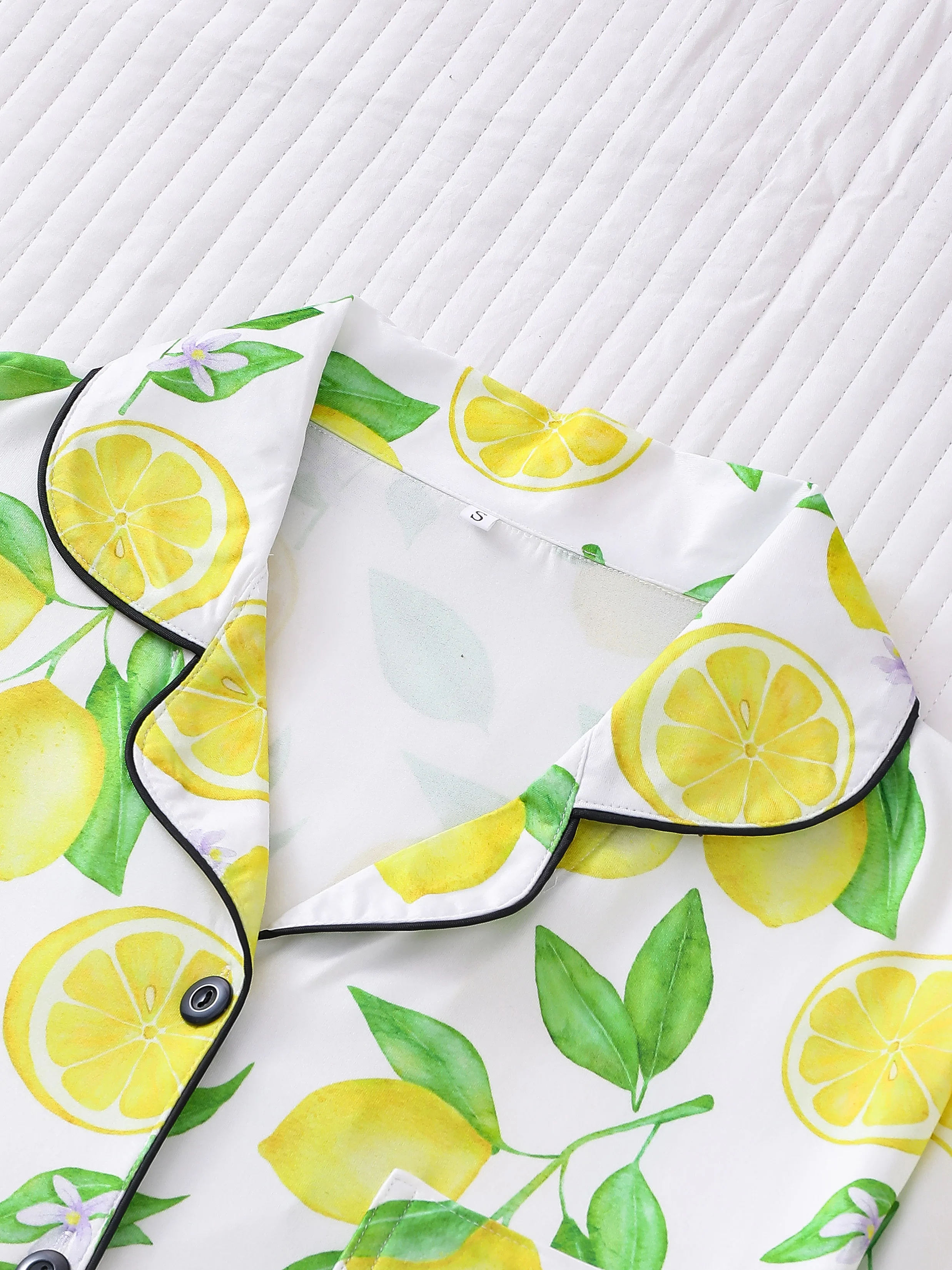 Fresh lemon print pajama set for women short-sleeved top with button-down lapels and loose stretch shorts loungewear for women