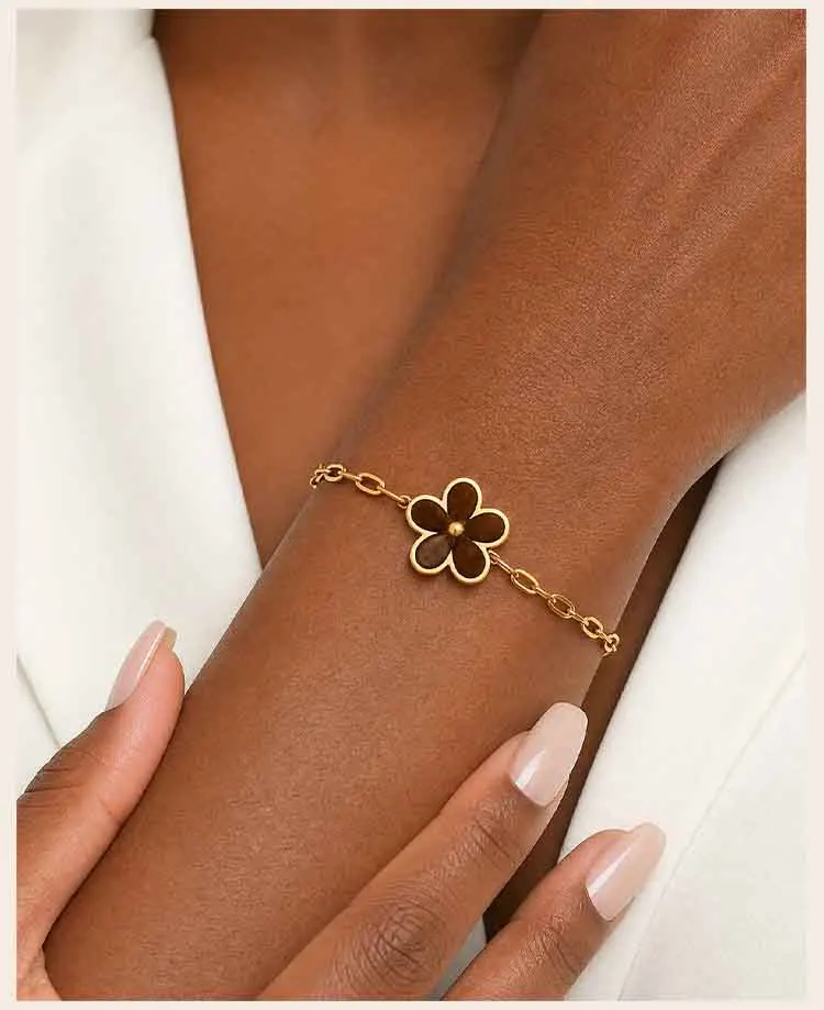 Daisy-Blumen-Armband für Damen, 18K vergoldetes Edelstahl-Paperclip-Kettenarmband mit Emaille-Blumenanhänger, Schmuckgeschenk – Detail 2