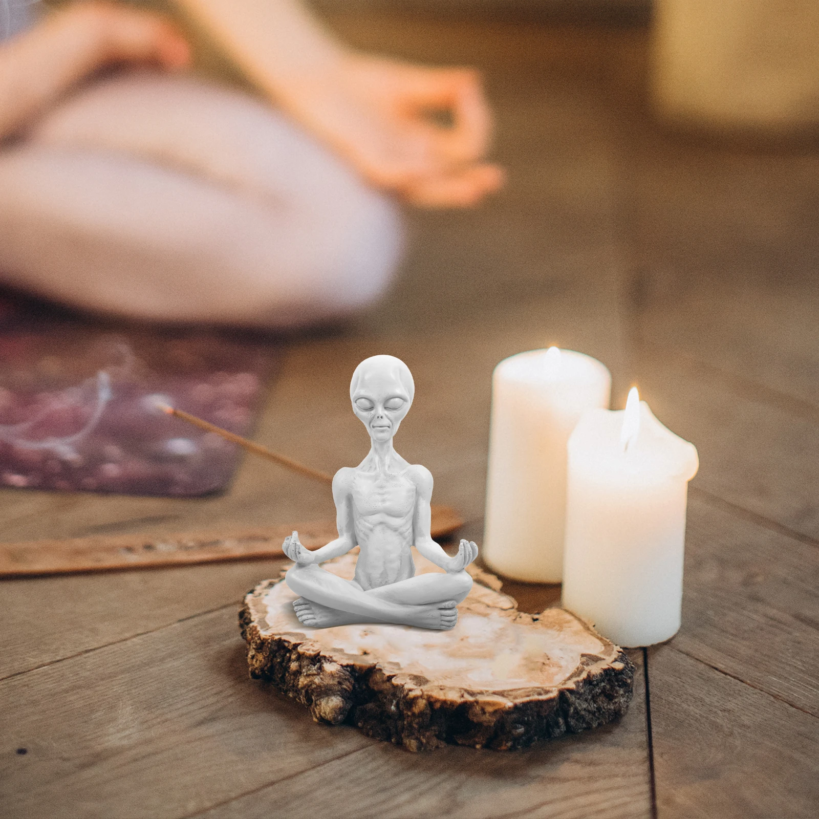 

Alien Statue Figurine Unique Decoration for Garden Lawn Desktop Alien Statue Courtyard Balcony Desktop Yoga Meditation Gift