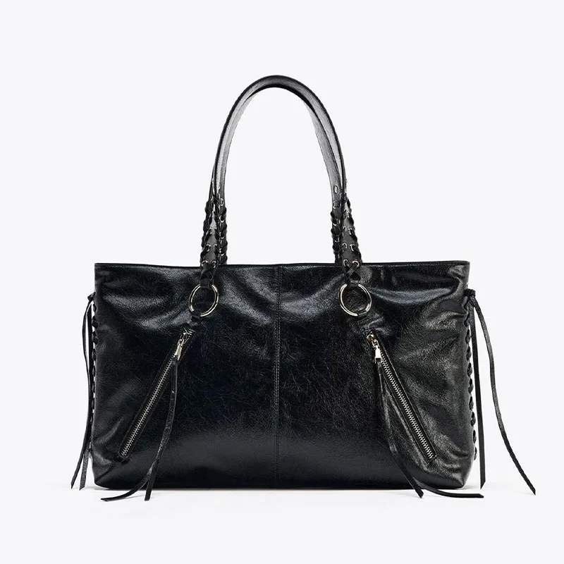 

Retro Large Capacity Women's Shoulder Handbag with Rivet String Detailing Versatile Commuter Bag for Travel