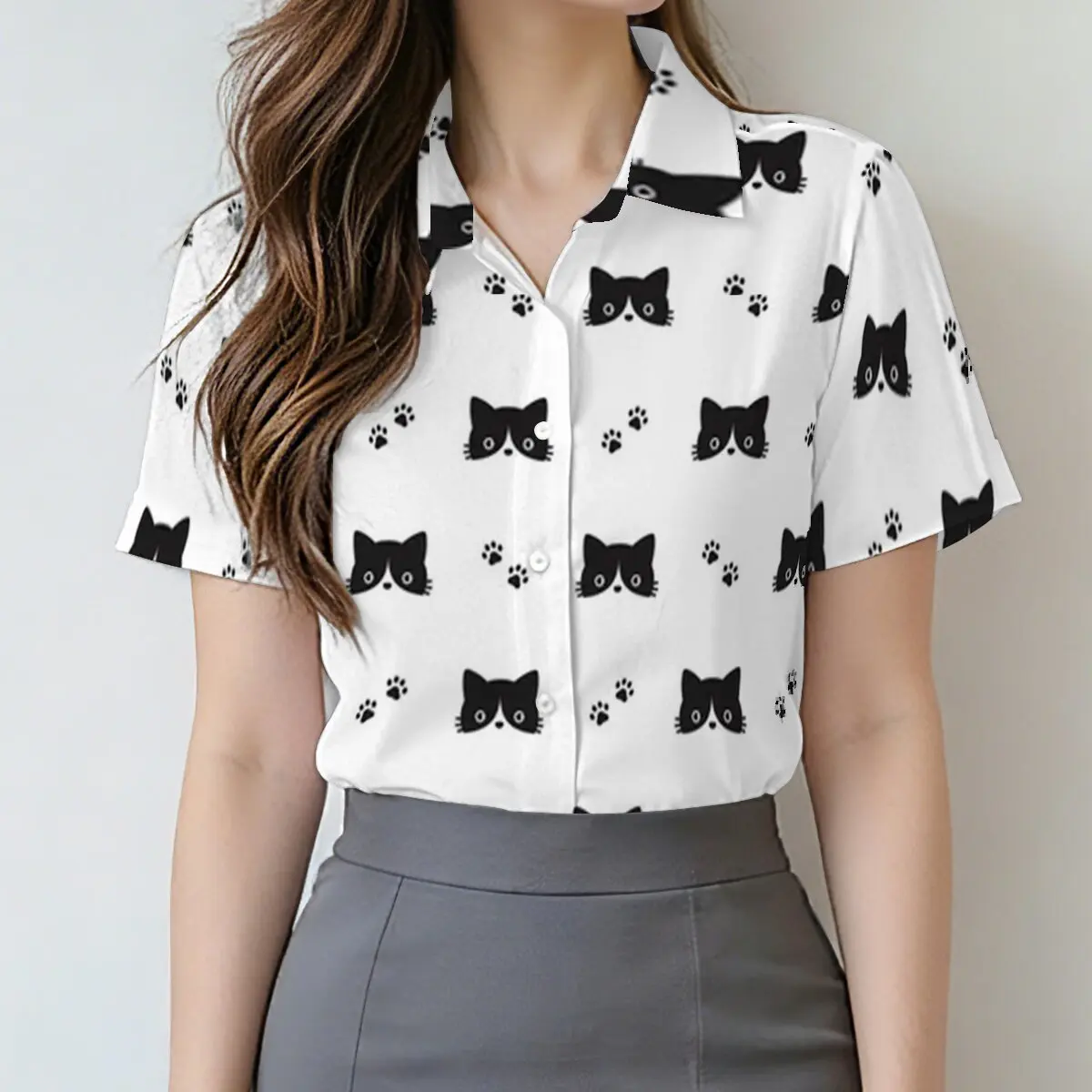 Einfaches und personalisiertes Damen-Kurzarmhemd mit Katzenmuster, Sommermode, vielseitiges Alltags-Oberteil. – Detail 4