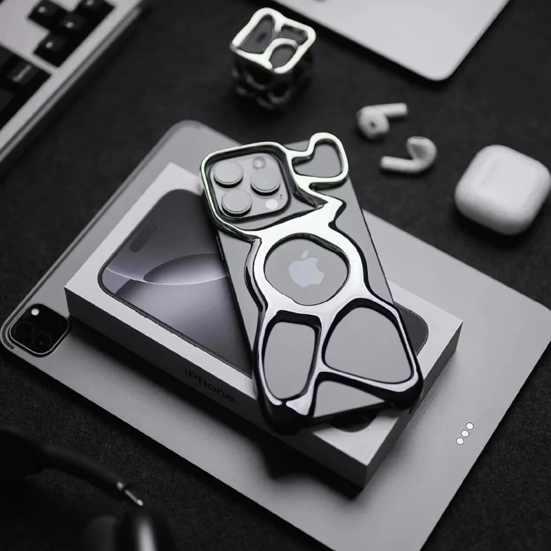 

Applicable To Mobile Phone Case, Personalized Fashion, Light Luxury, High-end New Protective Case, Original Hollow Design
