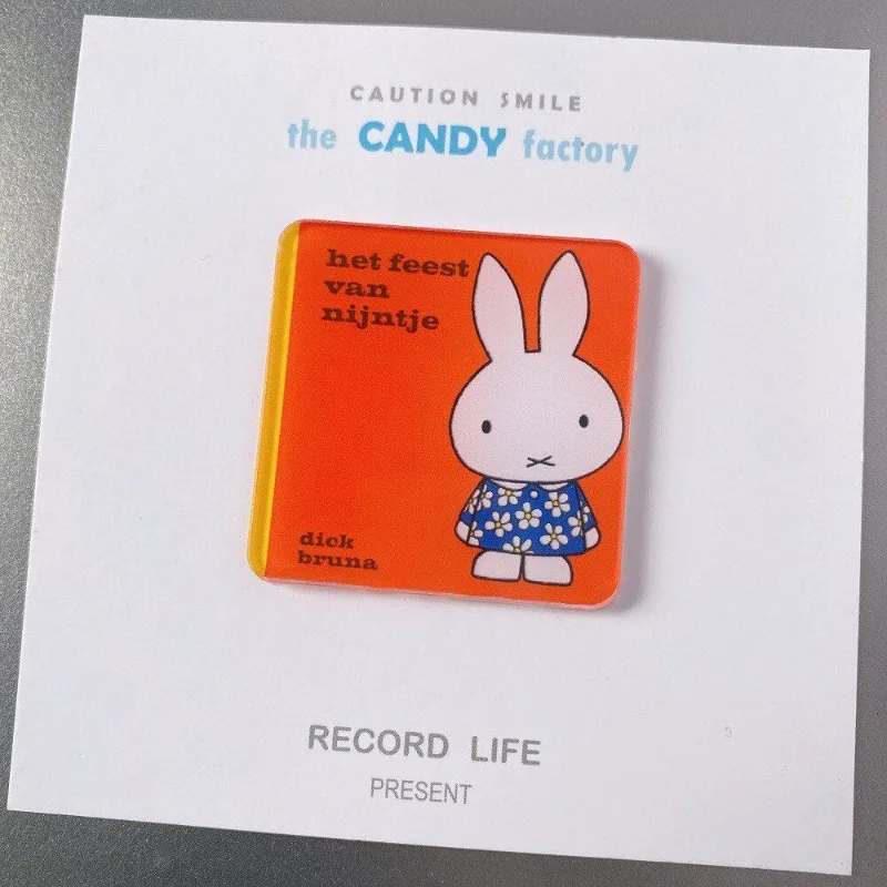 Pegatina para refrigerador de Miffy, con un diseño de dibujos animados de gran calidad y colores vivos, ideal para decorar el hogar, con motivos femeninos, dulces y adorables, de estilo sencillo, hecha de acrílico y con imán, perfecta como regalo.