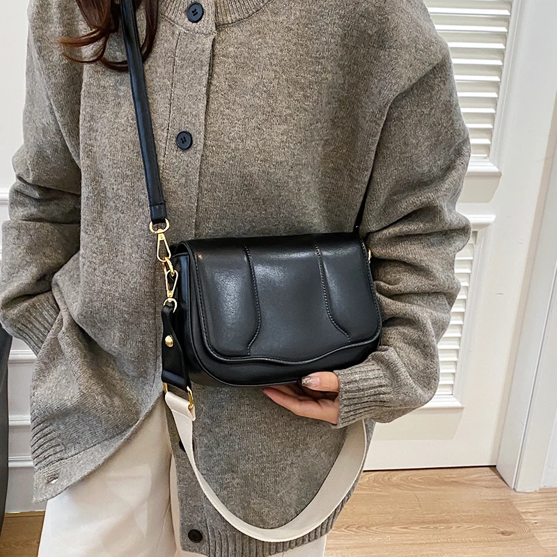 

Elegant women's chain strap crossbody bag, modern trend women's shoulder bag, luxurious casual party handbag