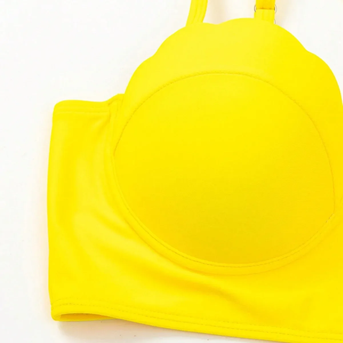 ชุดว่ายน้ำบิกินี่ลายใบไม้เอวสูง พร้อมผ้าคลุมตาข่าย ดีไซน์กระชับสัดส่วน สไตล์ใหม่ล่าสุดสำหรับผู้หญิง