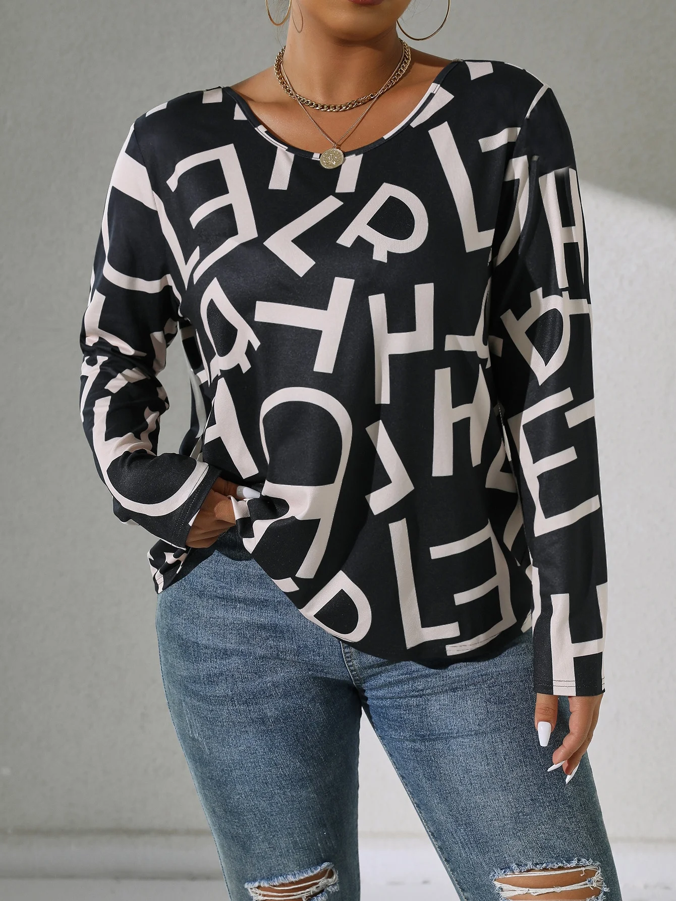 

Autumn New Plus Size Shirt Sexy Twisted Backless Pearl Chain Decorative Long-sleeved Random Printed Sunscreen Versatile T-shirt