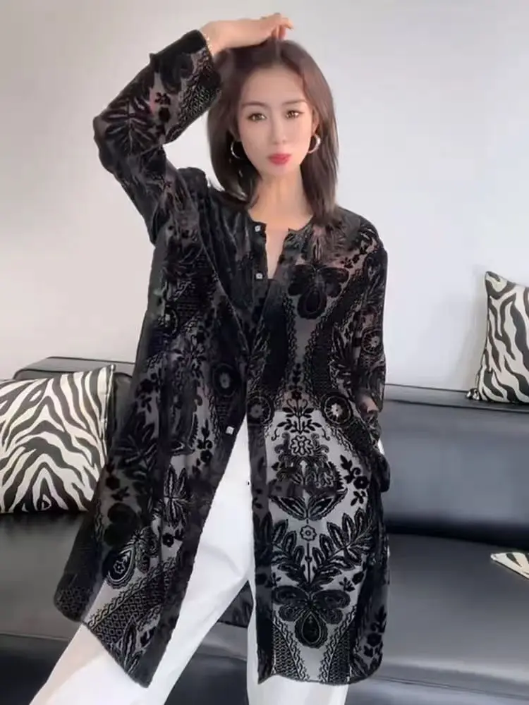 Camisa holgada de manga larga con estampado flocado, cárdigan de longitud media para mujer de talla grande