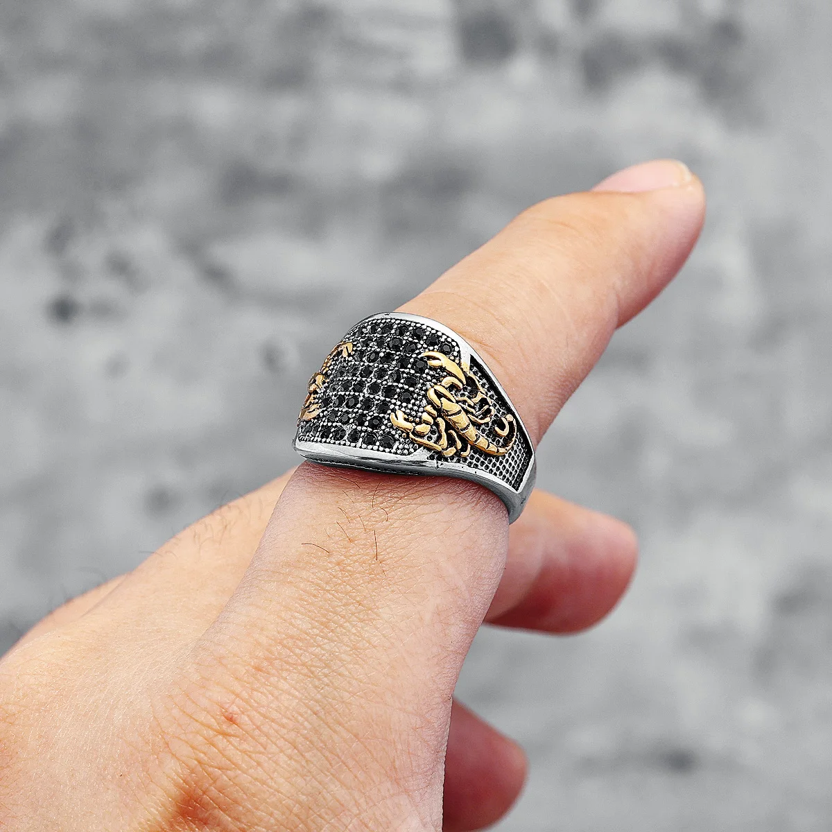 Stainless Steel Rings Scorpion Inlaid Gemstones Trendy Men Cool Rhinestone Ring for Friend Boyfriend Jewelry Best Gift Wholesale