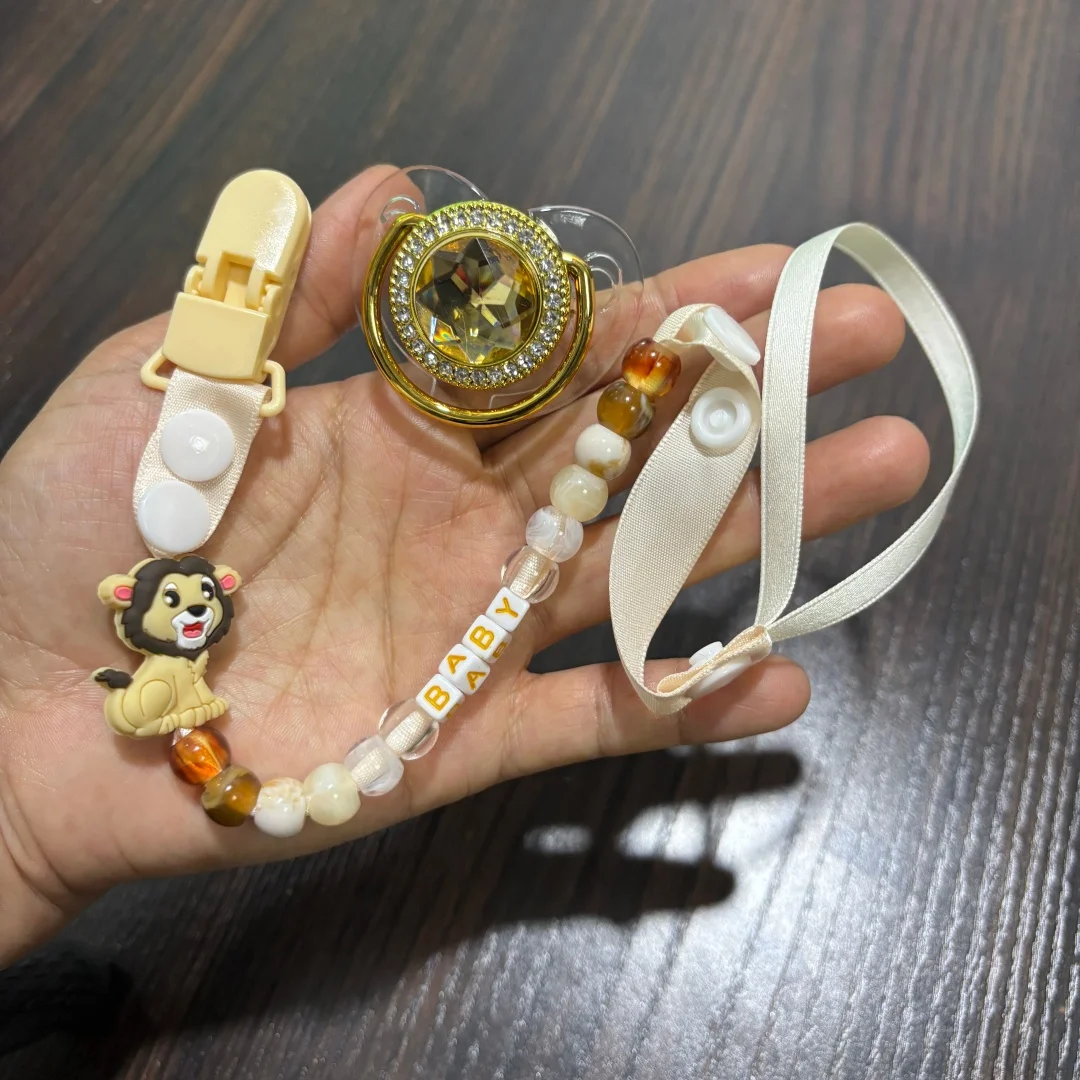 

Премиальная реалистичная детская соска-пустышка с пылезащитным колпачком, милый и мягкий сосок без БФА для естественного успокоения капризных младенцев, 0-12 месяцев