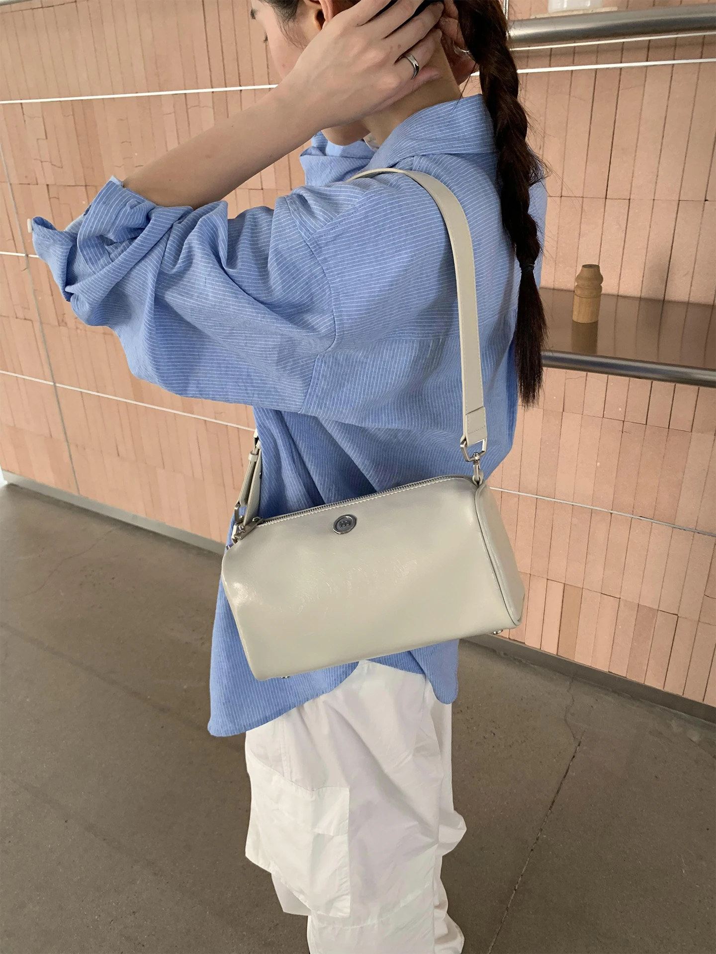 unique-blue-korean-style-women's-handbag-summer-pure-color-pillow-bag-high-end-sensation-single-shoulder-underarm-bag