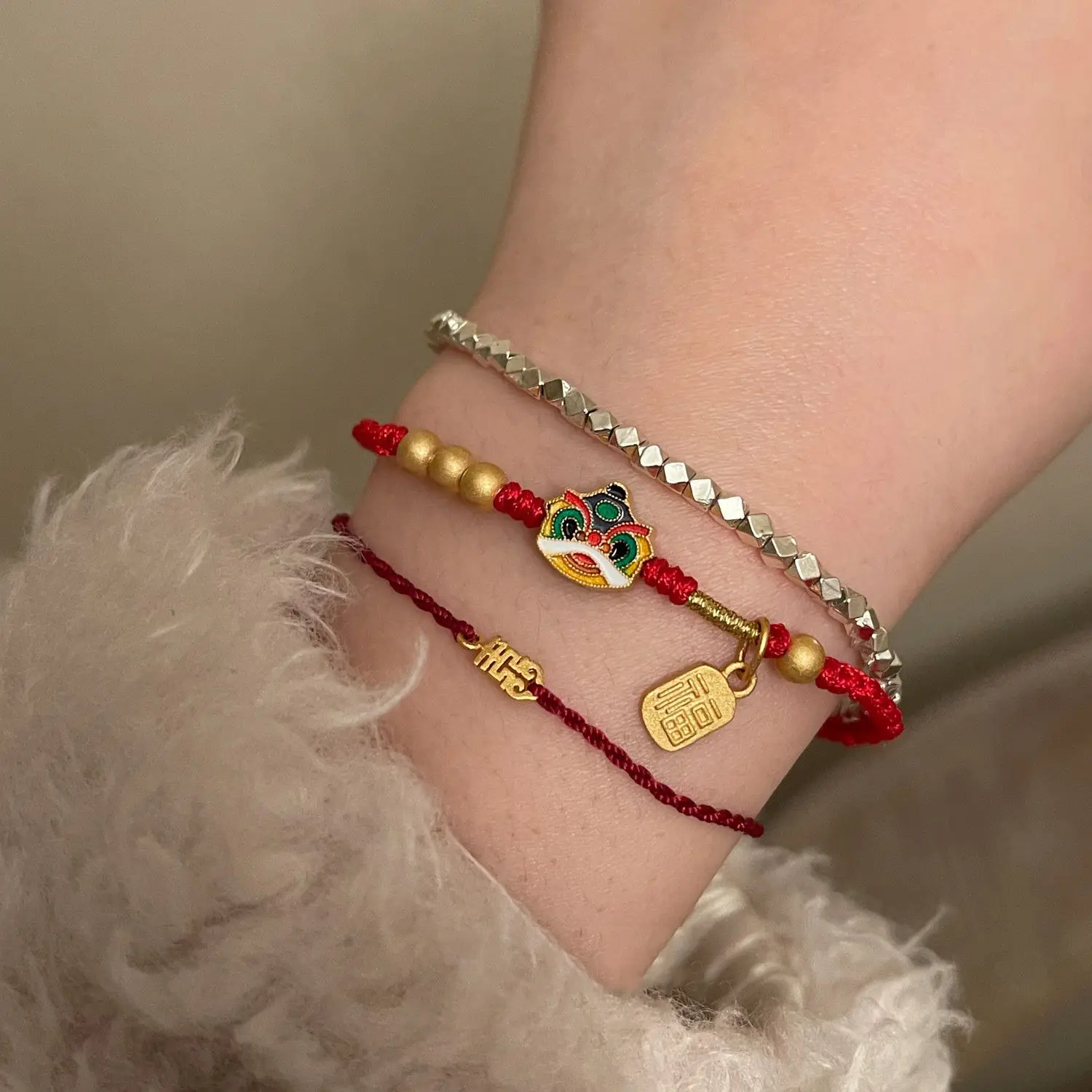 

Chinese Style Handmade Woven Red Rope Bracelet Ping An Lucky Year Life Lion Bead Handrope Happy Character Simple Style Jewelry