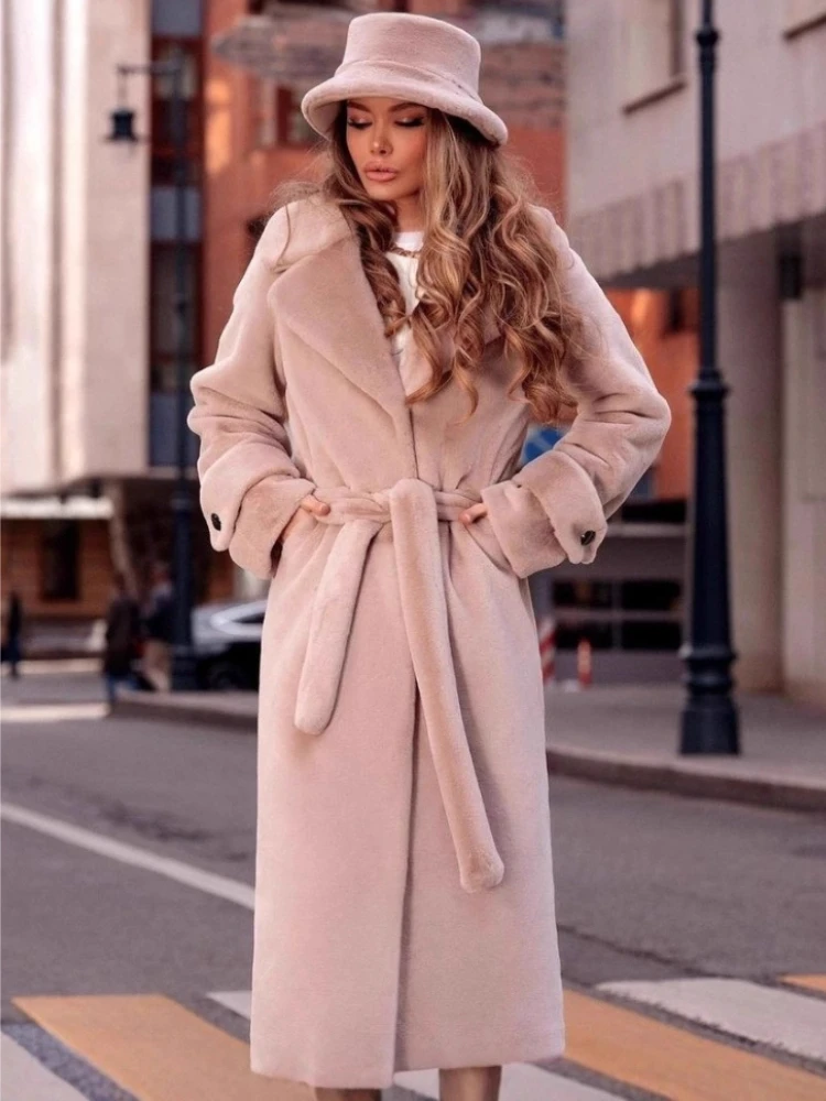 معطف شتوي نسائي من الفرو الصناعي لعام 2025 بياقة طويلة وطية صدر السترة معطف فضفاض ودافئ فاخر للركاب