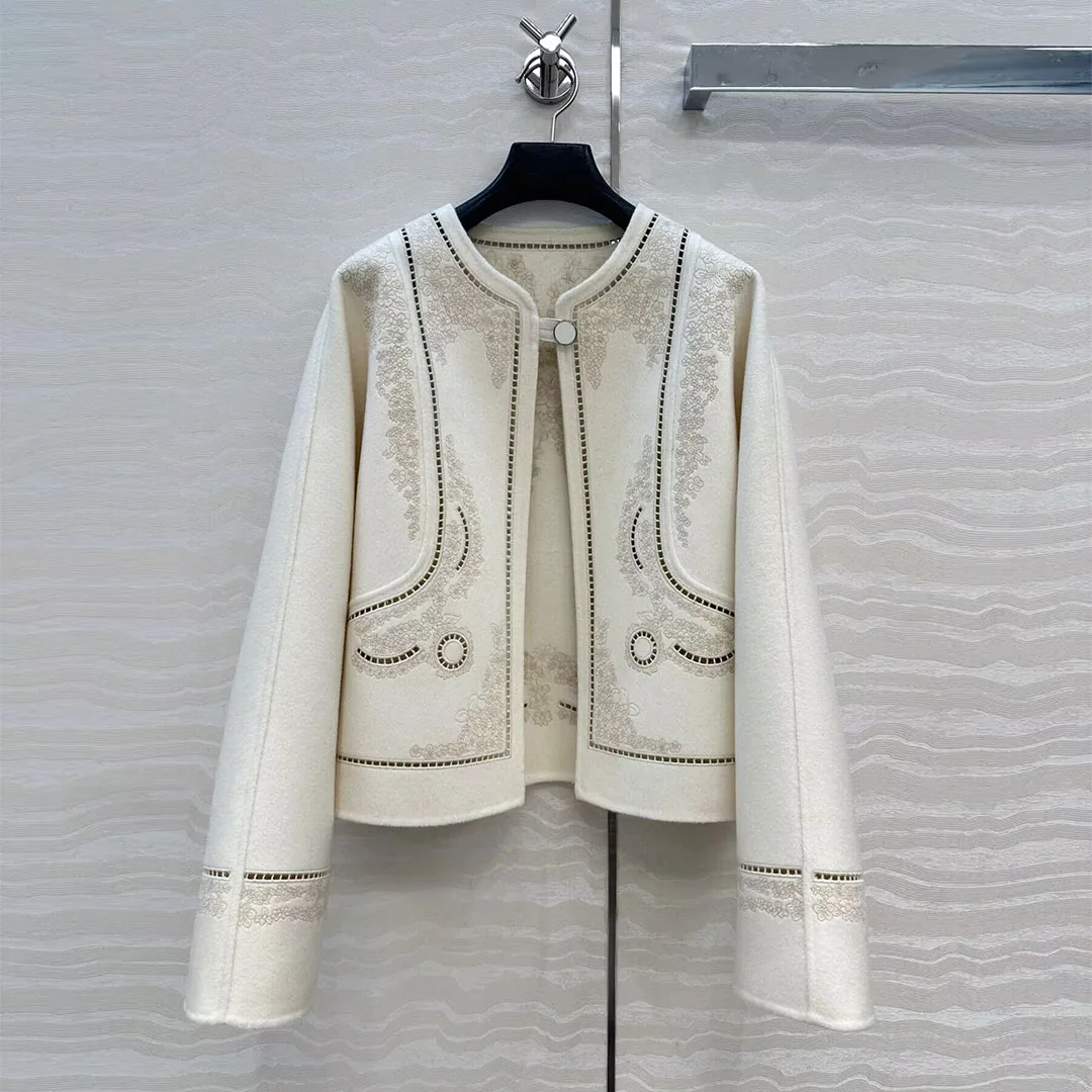 

Новинка 2023 года, зимнее шерстяное кашемировое двустороннее шерстяное пальто, женское винтажное пальто с цветочной вышивкой и круглым вырезом, длинными рукавами и одной пуговицей