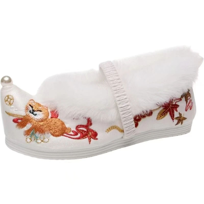 2026 New Girl's Shallow Embroidered Cotton Shoes Winter Ethnic Style Soft sole Cocked Shoes Toe Plush Warm Slip On Hanfu Boots