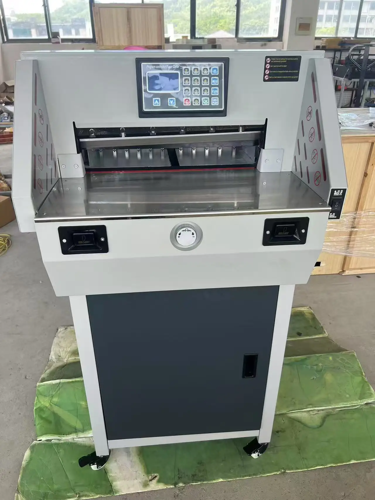 Afbeelding 4: Guillotine Papiersnijder Fabrieksprijs (E606R) Industrieel A4 Mechanisch
