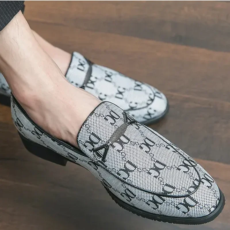 Loafers Men Denim Fabric Printed Horseshoe Buckle Decorative Low Heel Large Size 38-47 Black White Green Men Shoes WJ7903